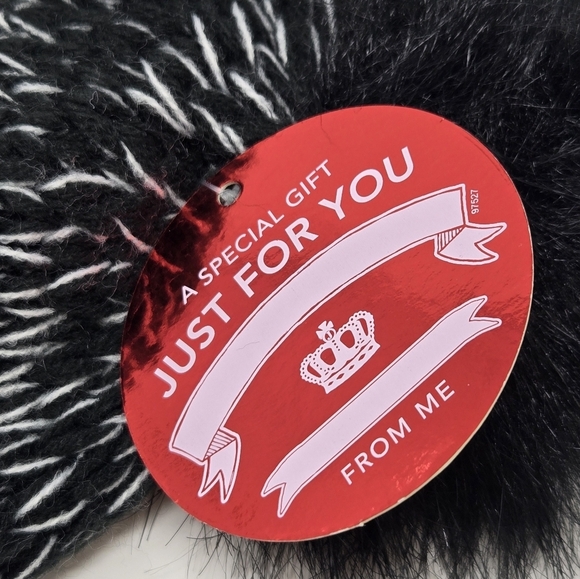 NWT JUICY COUTURE BLACK & WHITE POM POM BEANIE HAT KNITWEAR WOMEN OS CROCHET - Picture 12 of 13